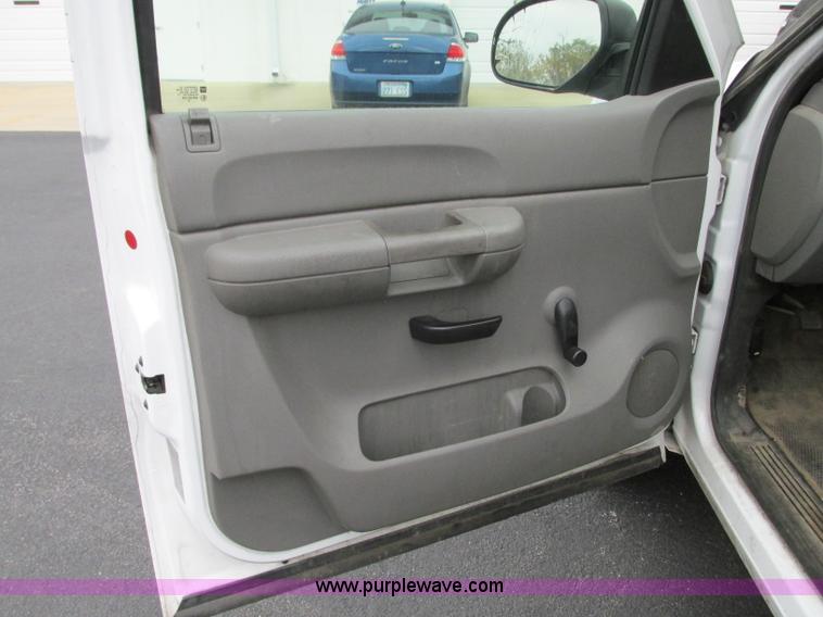 image for item J8739 2008 GMC Sierra 1500 pickup truck