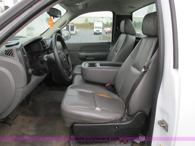 image for item J8739 2008 GMC Sierra 1500 pickup truck