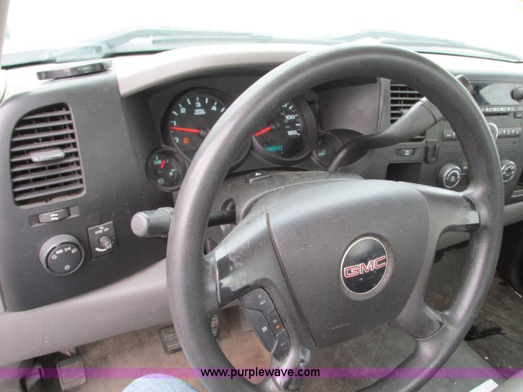 image for item J8739 2008 GMC Sierra 1500 pickup truck