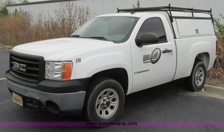 image for item J8740 2008 GMC Sierra 1500 pickup truck