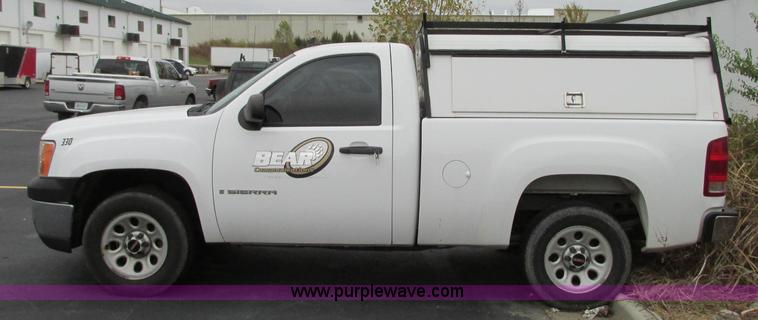 image for item J8740 2008 GMC Sierra 1500 pickup truck