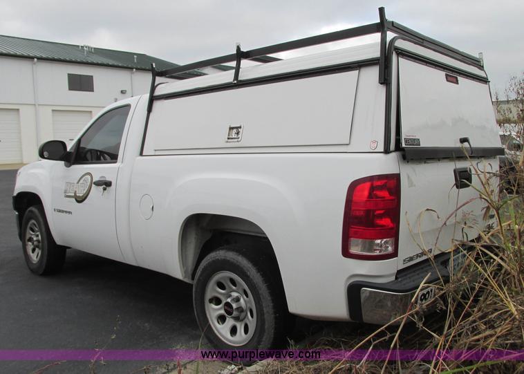 image for item J8740 2008 GMC Sierra 1500 pickup truck