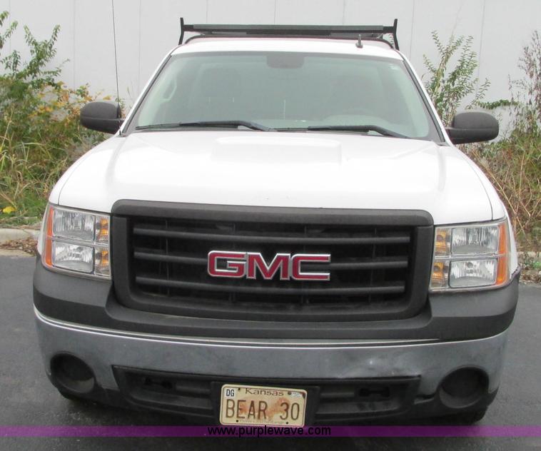 image for item J8740 2008 GMC Sierra 1500 pickup truck