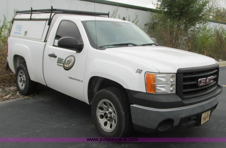 image for item J8740 2008 GMC Sierra 1500 pickup truck