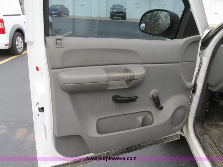 image for item J8740 2008 GMC Sierra 1500 pickup truck