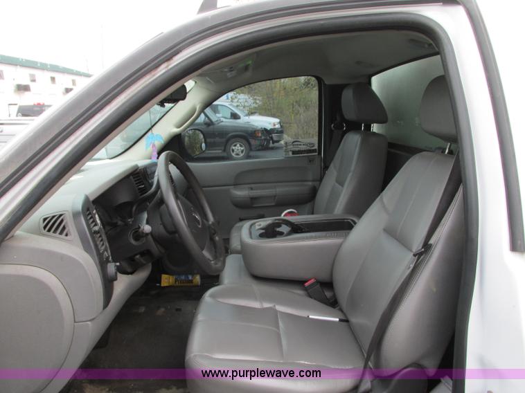 image for item J8740 2008 GMC Sierra 1500 pickup truck