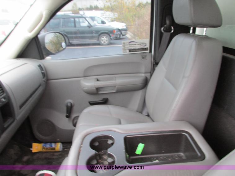 image for item J8740 2008 GMC Sierra 1500 pickup truck