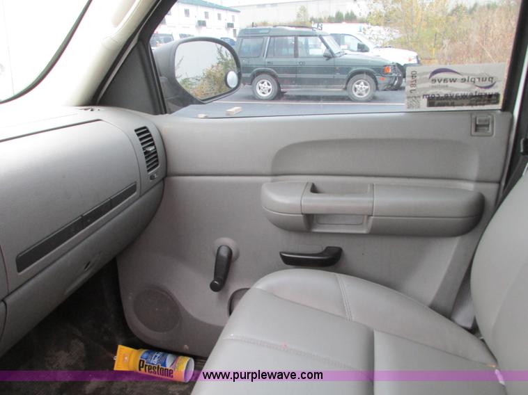 image for item J8740 2008 GMC Sierra 1500 pickup truck