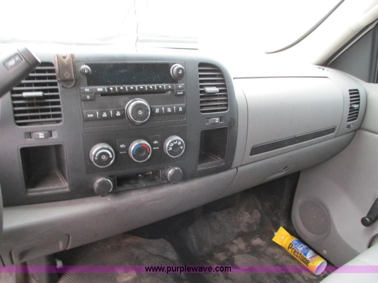 image for item J8740 2008 GMC Sierra 1500 pickup truck