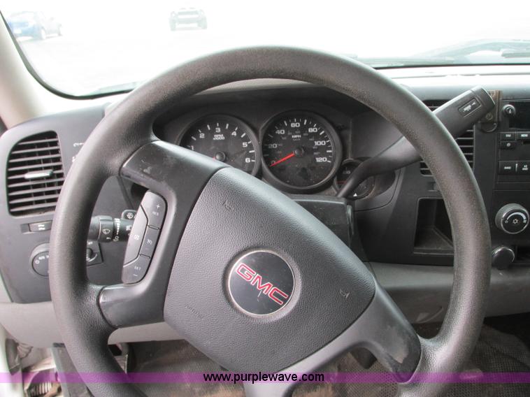 image for item J8740 2008 GMC Sierra 1500 pickup truck