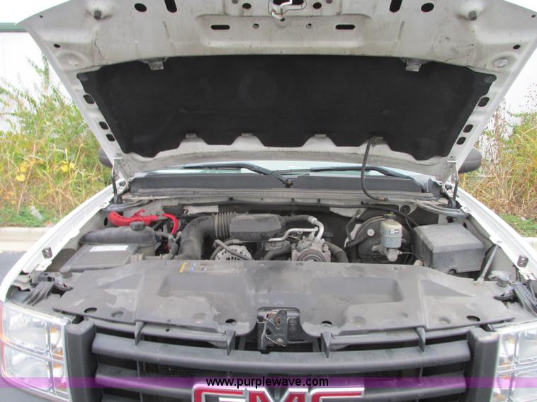 image for item J8740 2008 GMC Sierra 1500 pickup truck