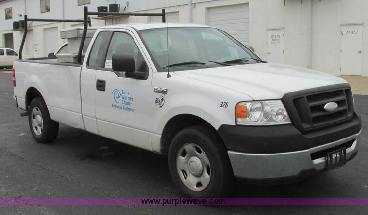 image for item J8741 2007 Ford F150 XL pickup truck