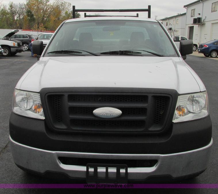 image for item J8741 2007 Ford F150 XL pickup truck