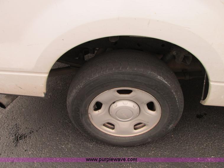 image for item J8741 2007 Ford F150 XL pickup truck