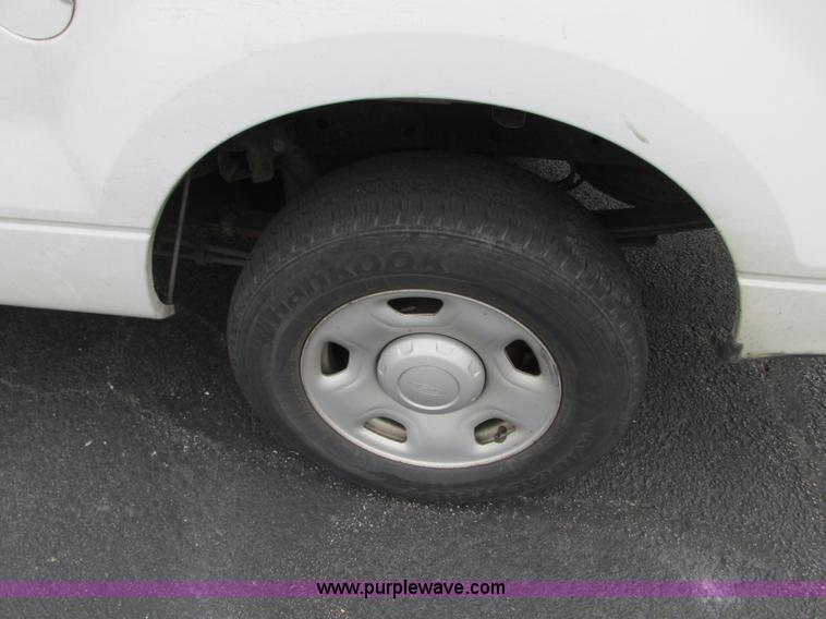 image for item J8741 2007 Ford F150 XL pickup truck