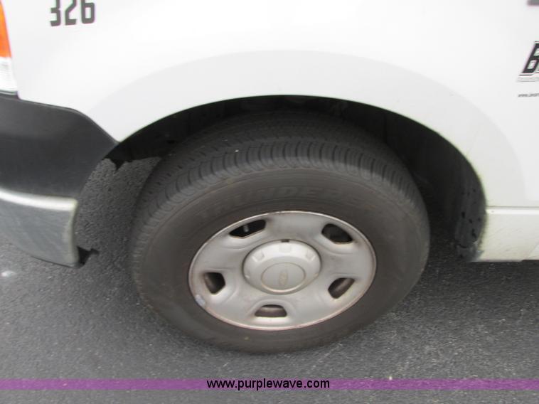 image for item J8741 2007 Ford F150 XL pickup truck