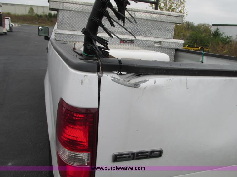 image for item J8741 2007 Ford F150 XL pickup truck