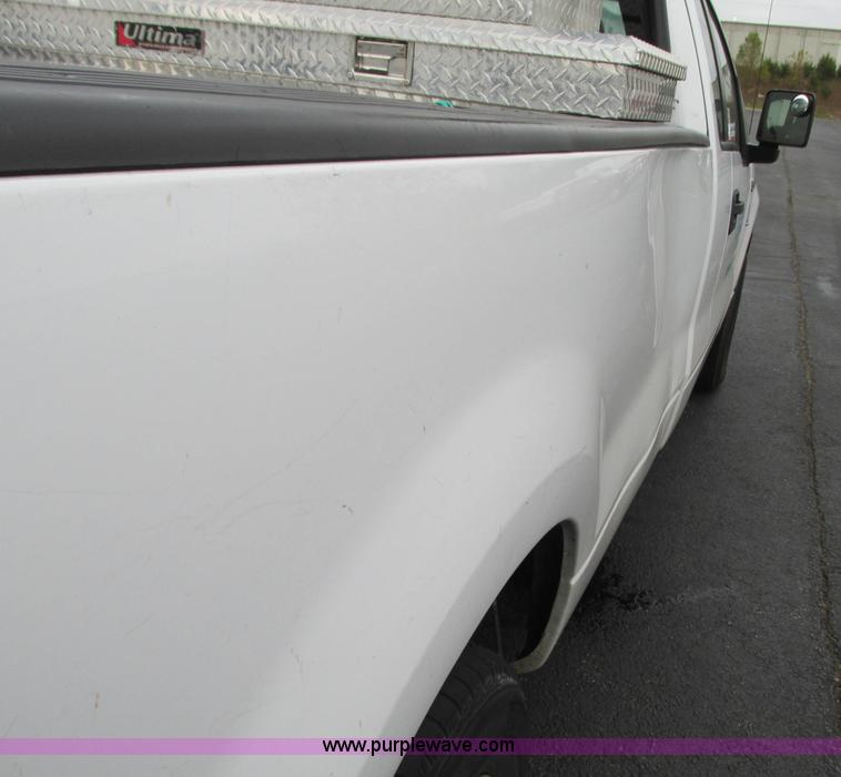 image for item J8741 2007 Ford F150 XL pickup truck