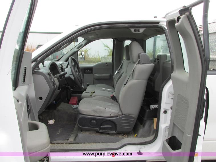 image for item J8741 2007 Ford F150 XL pickup truck