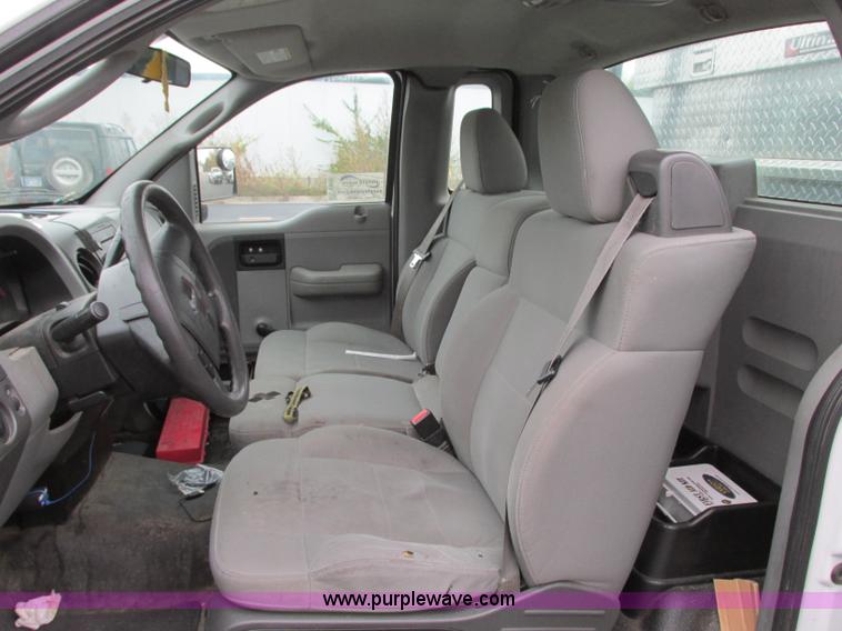 image for item J8741 2007 Ford F150 XL pickup truck