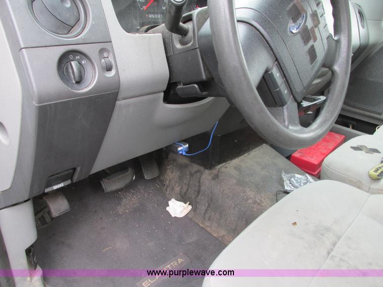 image for item J8741 2007 Ford F150 XL pickup truck