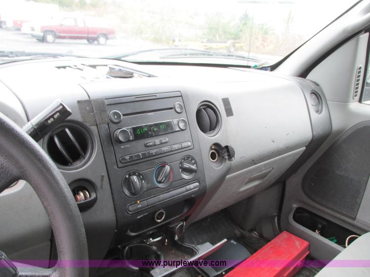 image for item J8741 2007 Ford F150 XL pickup truck