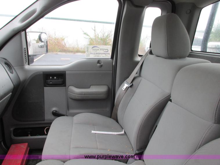 image for item J8741 2007 Ford F150 XL pickup truck