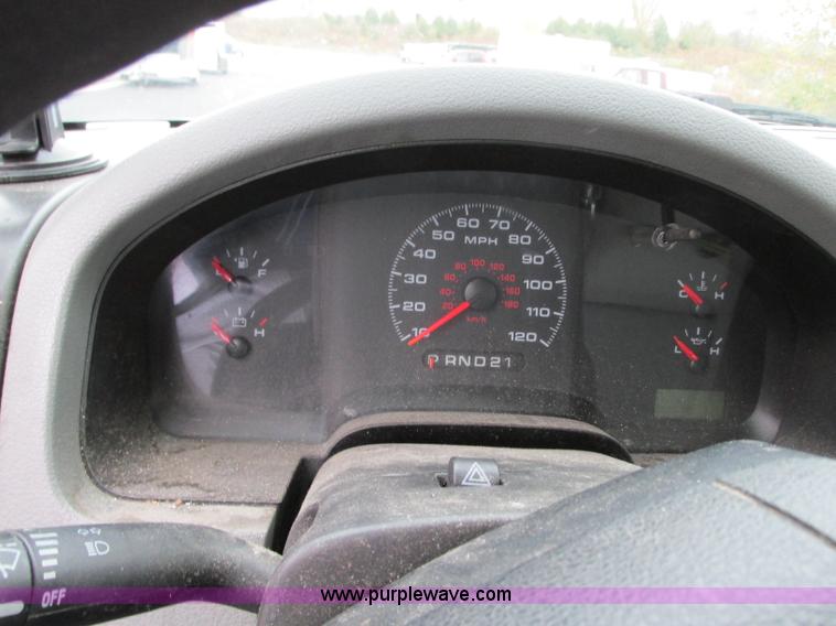 image for item J8741 2007 Ford F150 XL pickup truck