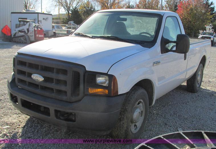 image for item J8742 2007 Ford F250 Super Duty pickup truck