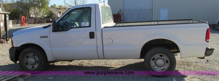 image for item J8742 2007 Ford F250 Super Duty pickup truck