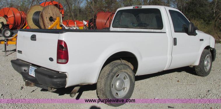 image for item J8742 2007 Ford F250 Super Duty pickup truck