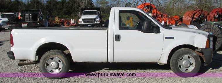 image for item J8742 2007 Ford F250 Super Duty pickup truck