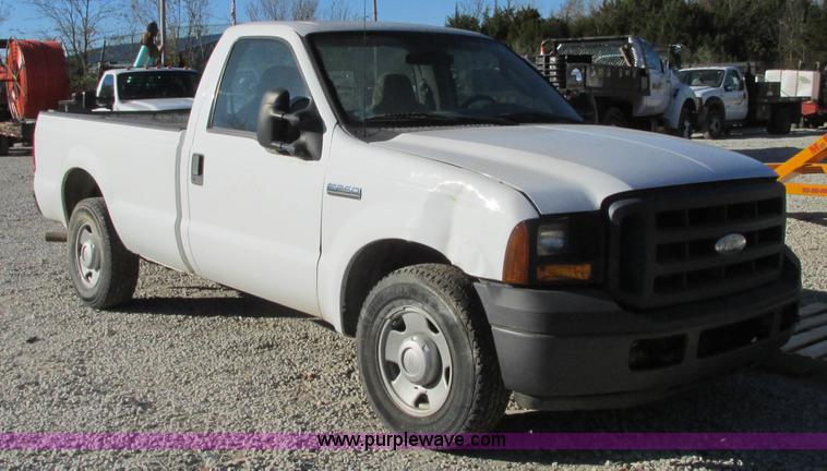 image for item J8742 2007 Ford F250 Super Duty pickup truck