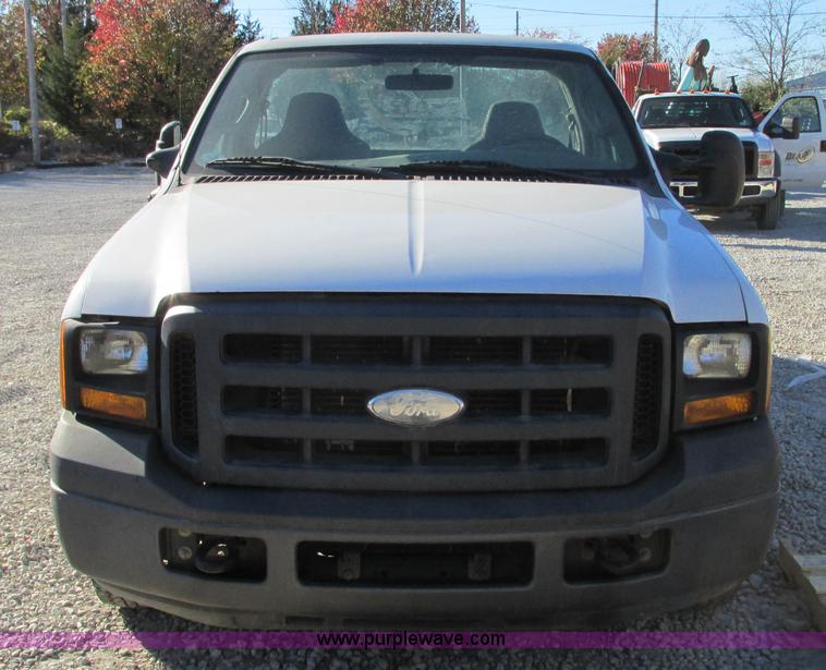 image for item J8742 2007 Ford F250 Super Duty pickup truck
