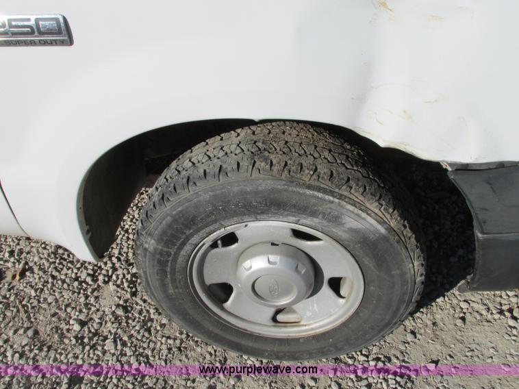 image for item J8742 2007 Ford F250 Super Duty pickup truck