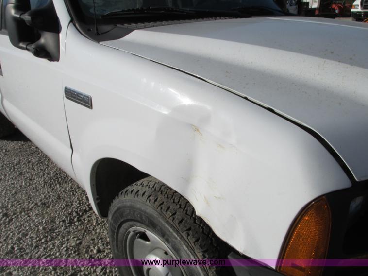 image for item J8742 2007 Ford F250 Super Duty pickup truck