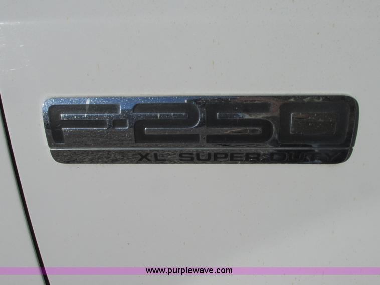 image for item J8742 2007 Ford F250 Super Duty pickup truck