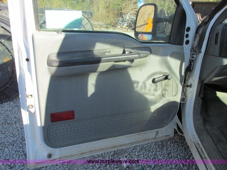 image for item J8742 2007 Ford F250 Super Duty pickup truck