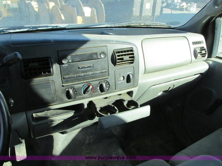 image for item J8742 2007 Ford F250 Super Duty pickup truck