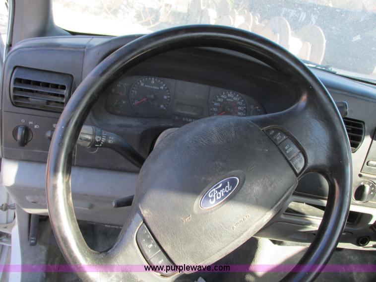 image for item J8742 2007 Ford F250 Super Duty pickup truck