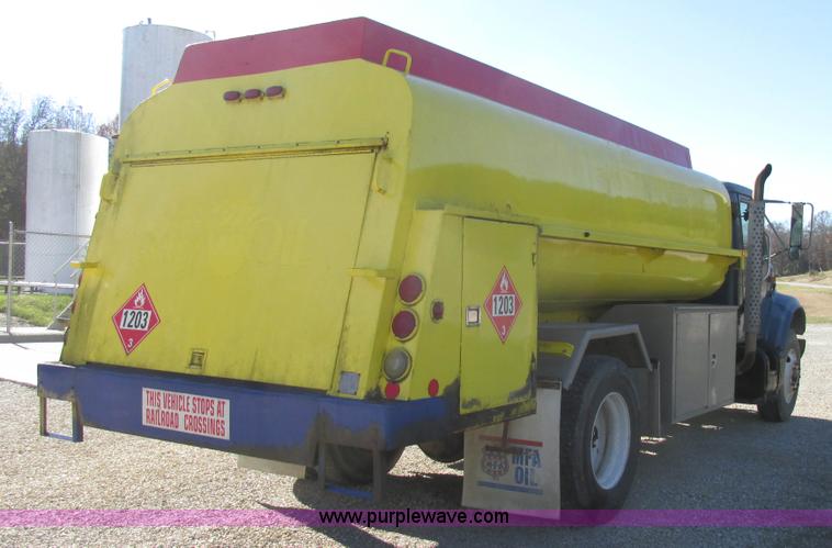 image for item K5201 1997 International 4700 fuel truck