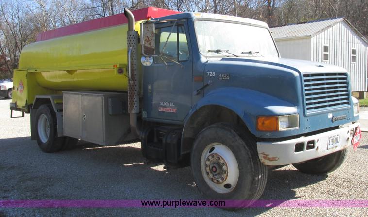image for item K5201 1997 International 4700 fuel truck