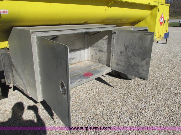 image for item K5201 1997 International 4700 fuel truck