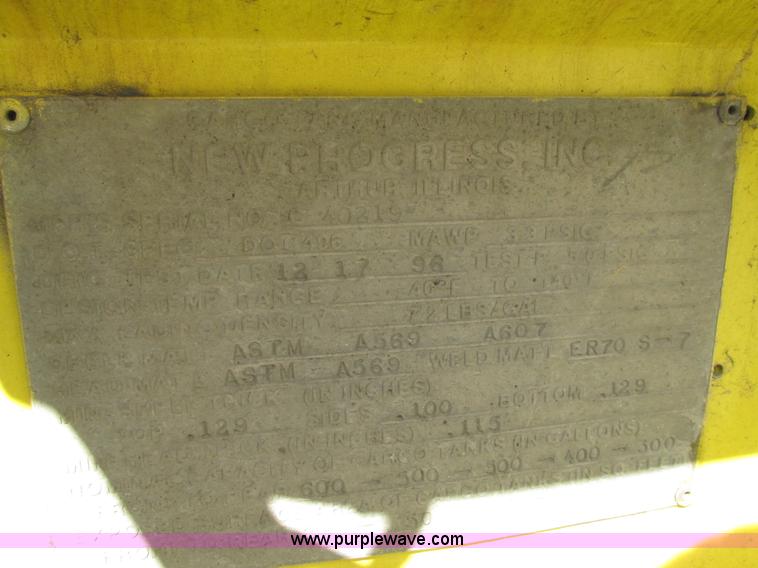 image for item K5201 1997 International 4700 fuel truck