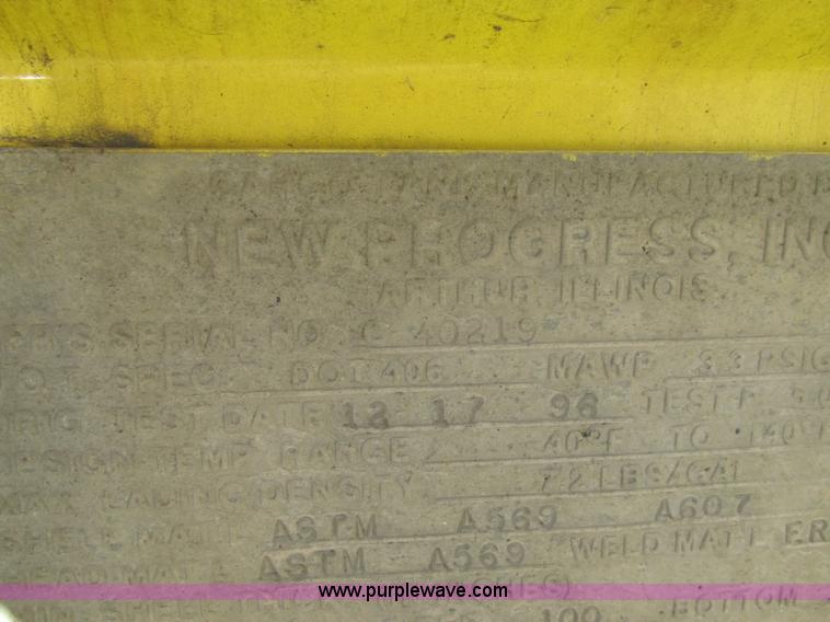 image for item K5201 1997 International 4700 fuel truck