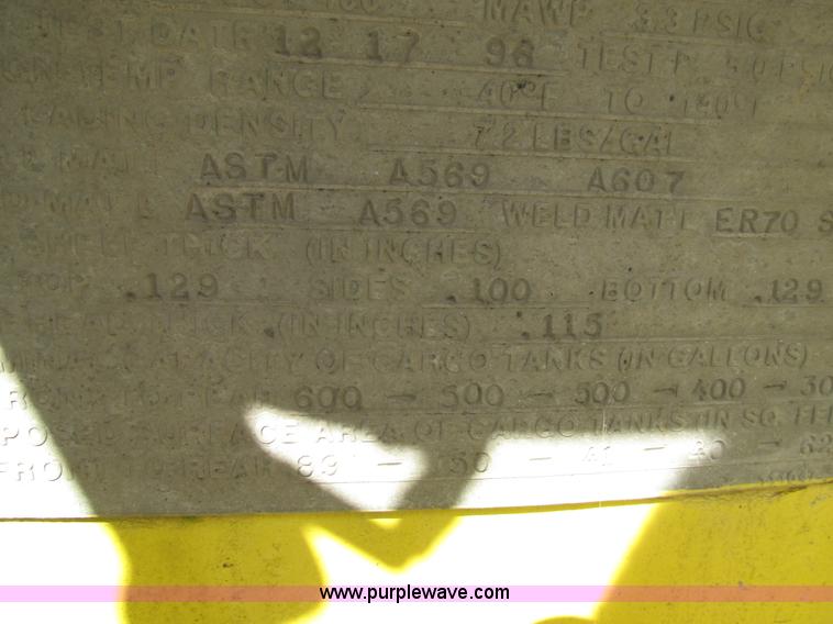 image for item K5201 1997 International 4700 fuel truck