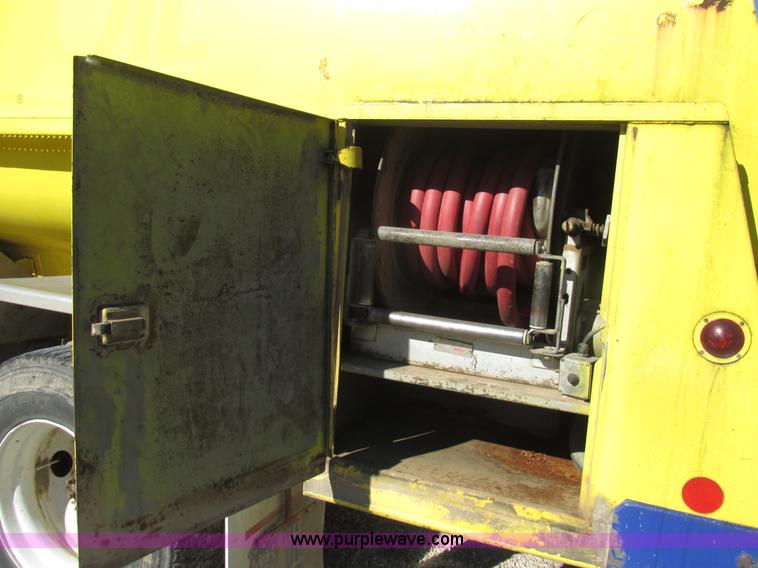 image for item K5201 1997 International 4700 fuel truck