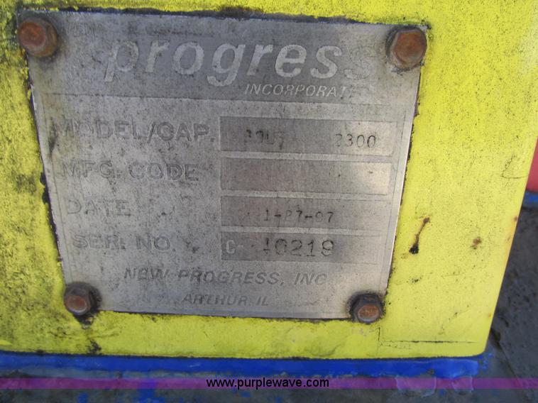 image for item K5201 1997 International 4700 fuel truck