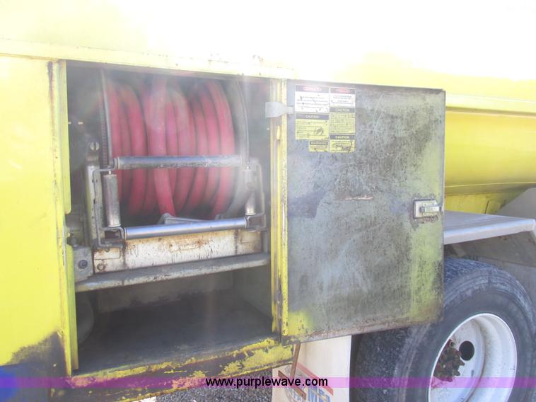 image for item K5201 1997 International 4700 fuel truck