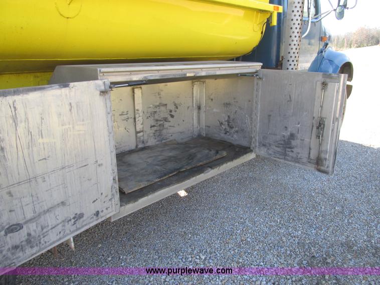 image for item K5201 1997 International 4700 fuel truck